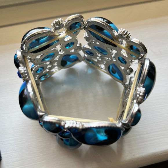 Expanding blue glass gem bracelet - Picture 4 of 6